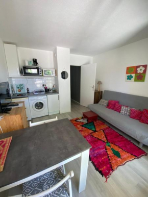 Studio-cabine, accès direct port et plage, les pieds dans l'eau